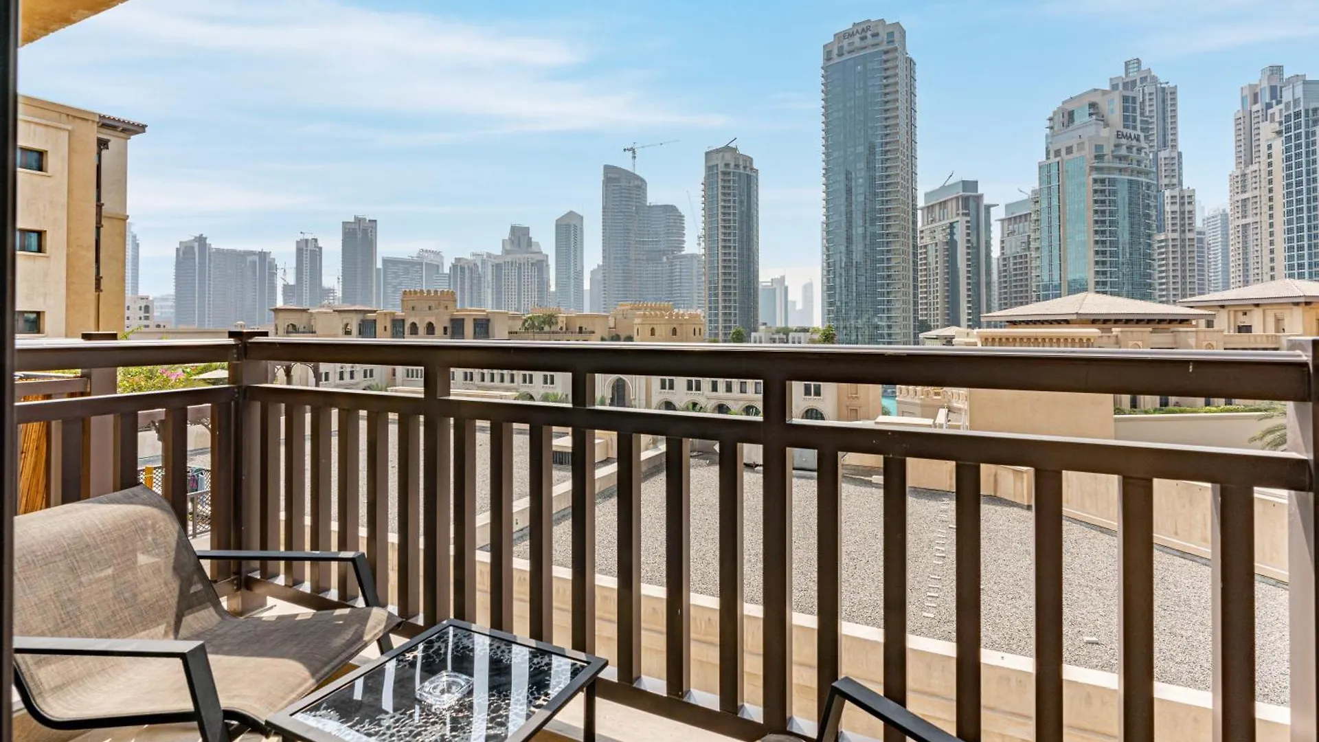 Upgraded Home With Direct Dubai Mall Access شقة