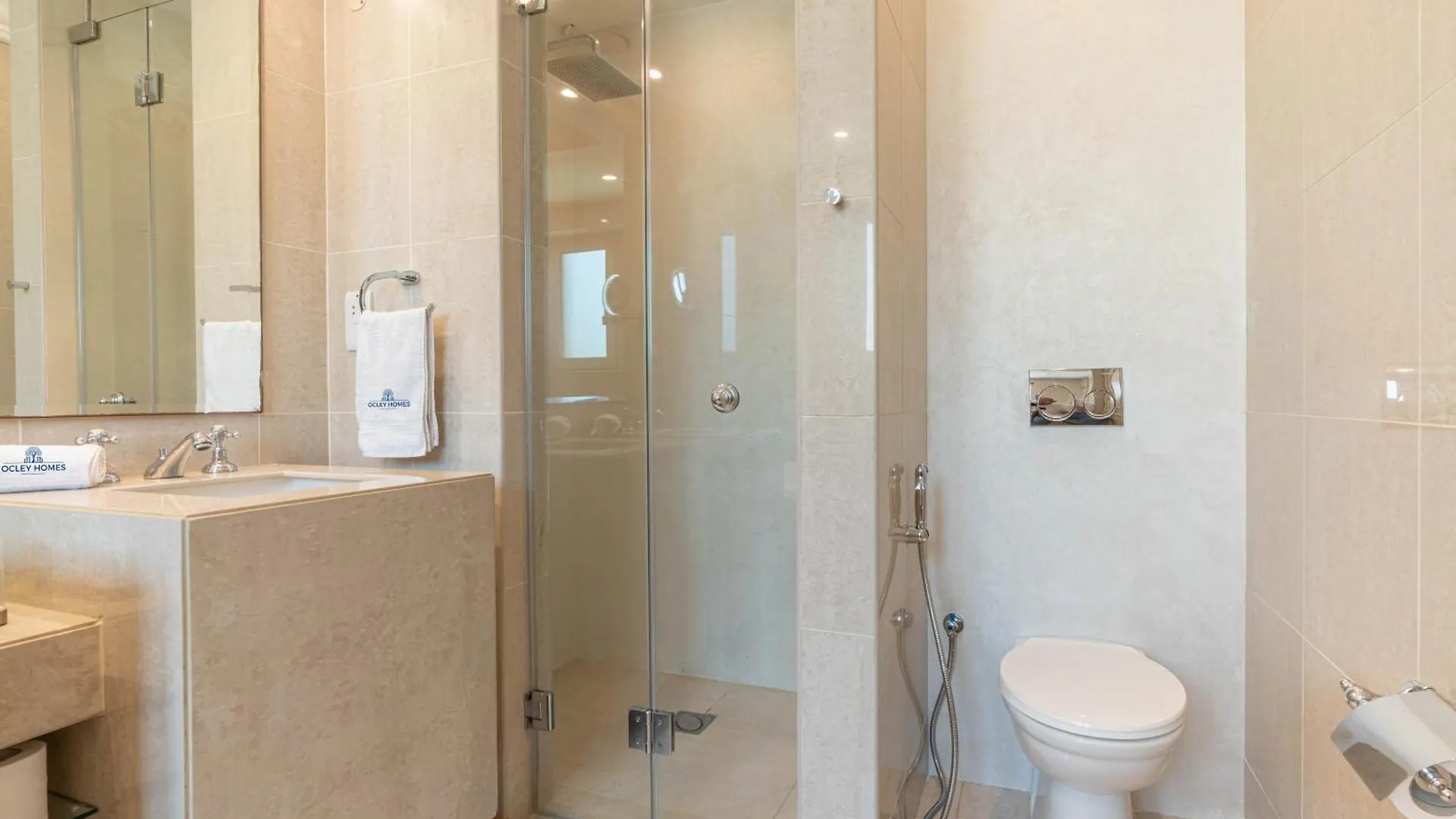 Upgraded Home With Direct Dubai Mall Access شقة